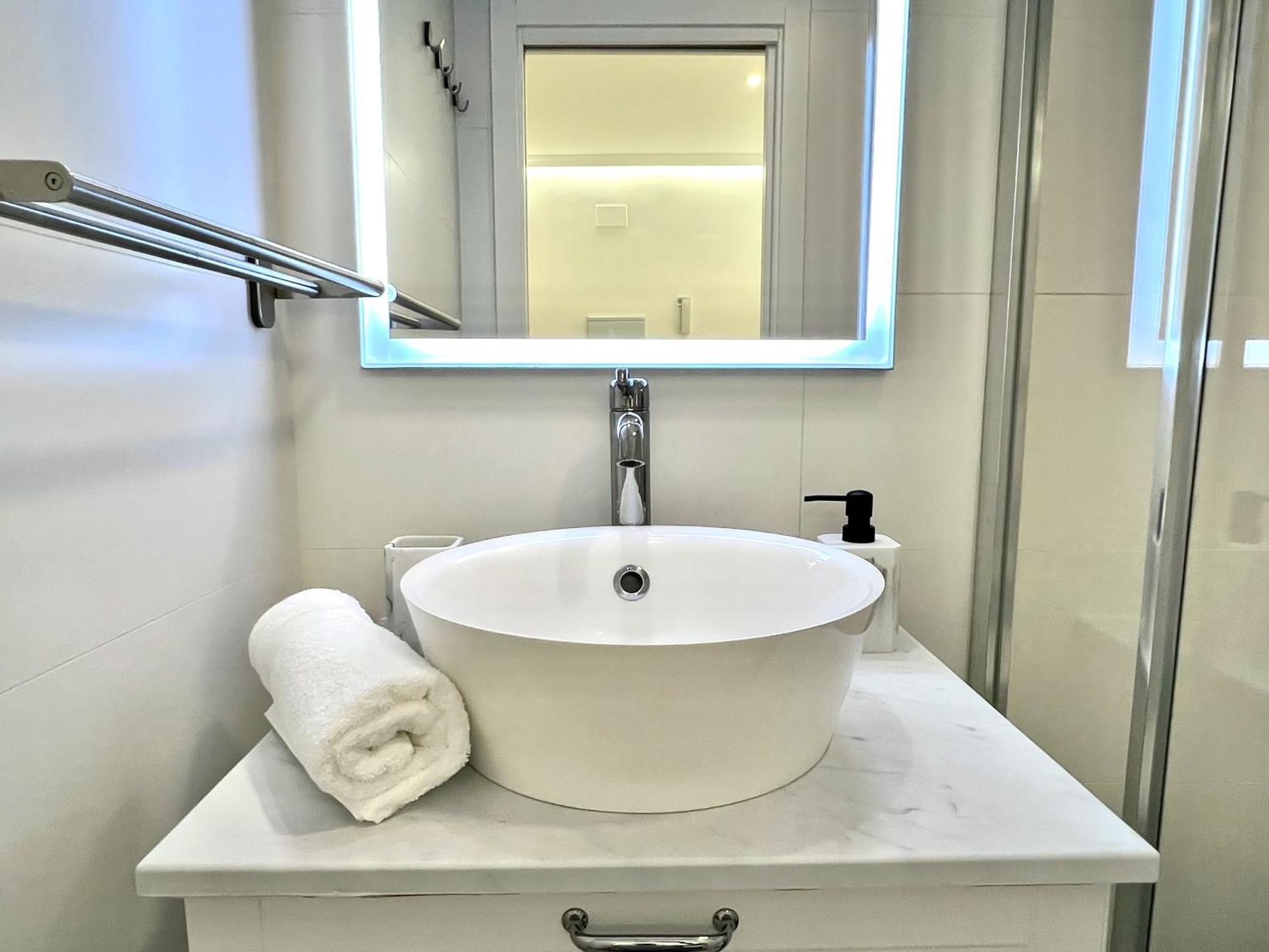 Apartment In The Heart Of Madrid-Piso En Malasaña Exterior foto